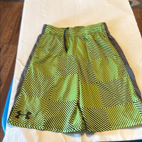 Under Armour Lime and Black Patterned Shorts - Picture 1 of 2
